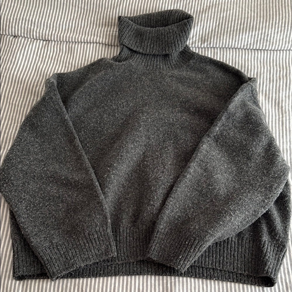 H&M Gray Turtleneck Sweater with Relaxed Fit